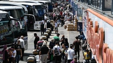 İstanbul otogarında bayram yoğunluğu sürüyor