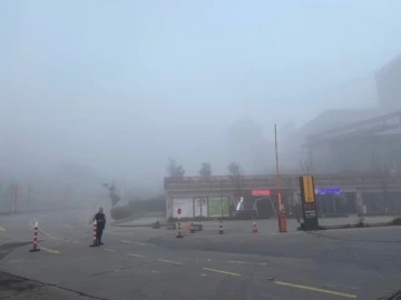 İstanbul sisli bir güne uyandı: Görüş mesafesi düşünce sürücüler zor anlar yaşadı
