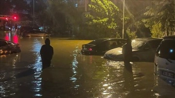 İstanbul'da sel sularına kapılan 2 kişi hayatını kaybetti