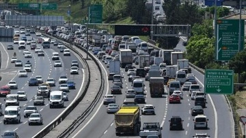 İstanbul'un bazı bölgelerinde trafik yoğunluğu yaşandı