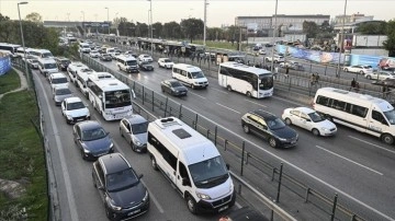 İstanbul'un bazı bölgelerinde trafikte yoğunluk yaşanıyor