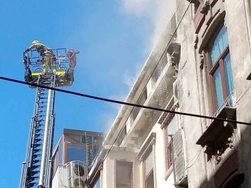 İstiklal Caddesi’nde yangın paniği
