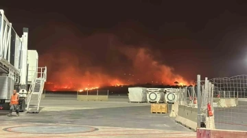 İtalya’daki orman yangınında alevler havalimanına yaklaştı