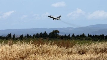 İtalya üst düzey savaş uçağı pilotlarını yetiştirdiği uçuş okulunu tanıttı