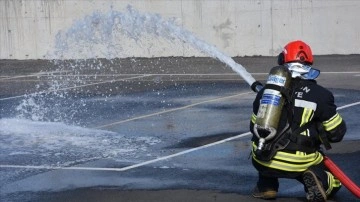 İtfaiyeciler, elektrikli araçların karışabileceği kazalara tatbikatlarla hazırlanıyor