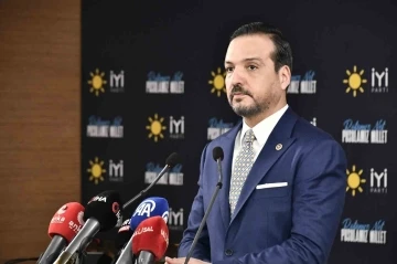 İYİ Parti Sözcüsü Zorlu’dan ’afiş’ açıklaması
