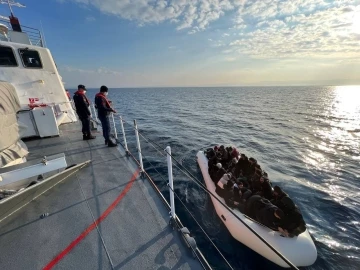 İzmir açıklarında 113 göçmen kurtarıldı, 26 göçmen yakalandı