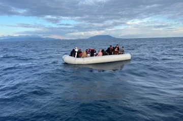 İzmir açıklarında 23’ü çocuk 43 göçmen kurtarıldı