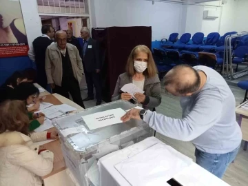İzmir’de çifte vatandaşlar Bulgaristan seçimleri için sandık başında

