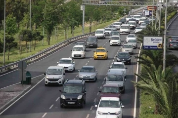 İzmir’de trafiğe kayıtlı araç sayısı yüzde 5,2 arttı
