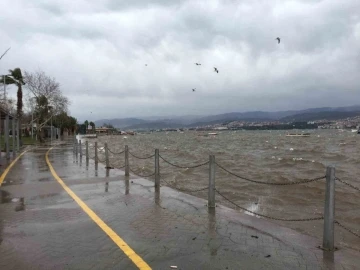 İzmit Körfezi’nde fırtına
