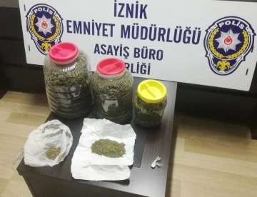 Bursa İznik polisinden uyuşturucu ve silah operasyonu