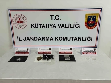 Jandarma’dan uyuşturucu operasyonu, 3 kişi tutuklandı
