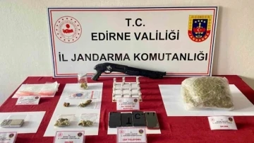 Jandarma ekipleri uyuşturucu tacirlerine göz açtırmadı
