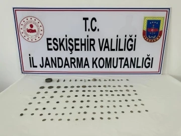 Jandarma ekiplerince çok sayıda tarihi eser ele geçirildi
