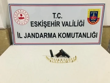 Jandarma ekiplerinin operasyonunda tabanca ele geçirildi
