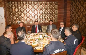 Jandarma ve emniyet personeliyle iftar
