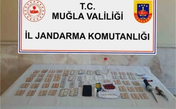 Jandarmadan Milas kent merkezinde uyuşturucu operasyonu
