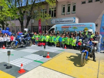 Jandarmadan öğrencilere reflektif yelek
