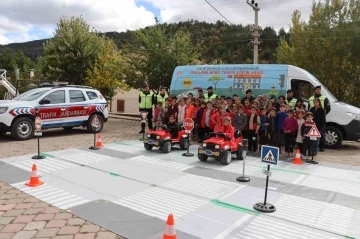 Jandarmadan öğrencilere “Trafik Güvenliği Eğitimi”
