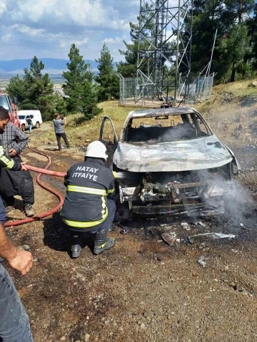 Jeneratörde başlayan yangın, pikapı kullanılmaz hale getirdi
