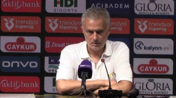 Jose Mourinho: “Bugün biz onları iyi değilmiş gibi gösterdik ama aslında iyi bir takım&quot;