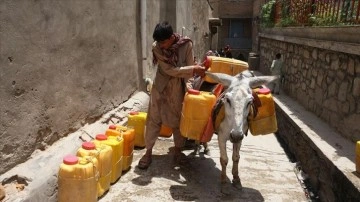 Kabil'de derinleşen su sıkıntısı, çeşme başlarında uzun kuyruklar oluşturuyor