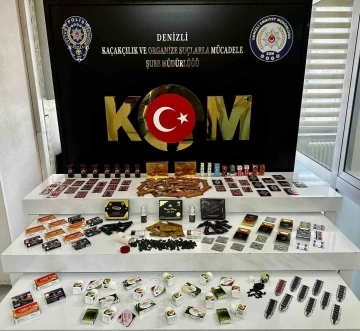 Kaçak cinsel ilaç, alkol ve tütünü satamadan yakalandılar
