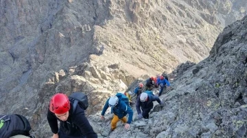 Kaçkar Dağı zirvesine tırmandılar
