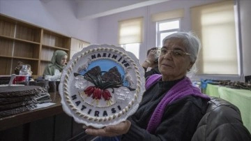 Kadınlar, Tunceli'ye özgü motiflerle süsledikleri hediyelik eşyalardan kazanç sağlıyor