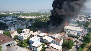 Kağıt fabrikasındaki yangının boyutu dron ile görüntülendi