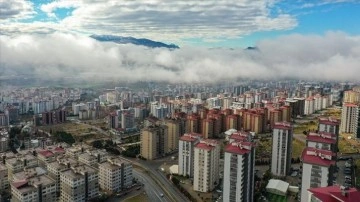 Kahramanmaraş'ın sisle bütünleşen manzarası dronla görüntülendi