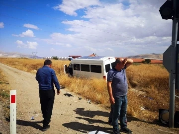 Kahreden haber: Yeni evli çifti balayı yolunda yaptıkları kaza ayırdı
