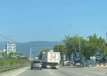 Bursa'da kamyon şoförü ralli pilotunu aratmadı
