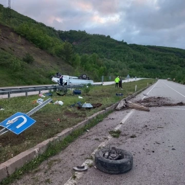 Kamyonet takla atıp ters döndü: 1’i ağır 3 yaralı
