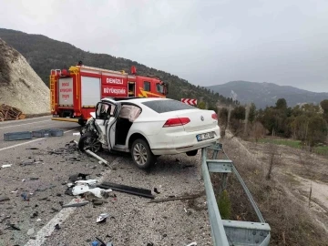 Kamyonetle otomobil kafa kafaya çarpıştı: 1 ölü, yaralı
