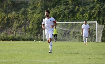 Kaptan başladığı sezonda önce kaptanlığından sonra sözleşmesinden oldu
