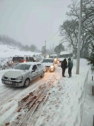 Kar görmeye giden yüzlerce kişi mahsur kaldılar