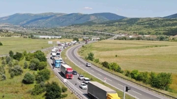 Karabük’te bayram dönüşü yoğunluğu tatilin son gününde de devam ediyor
