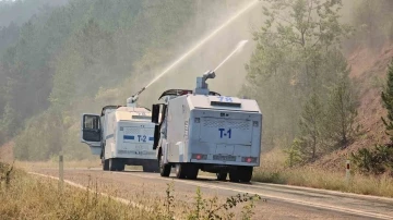 Karabük’teki orman yangını rüzgarın etkisiyle yayılıyor