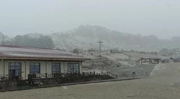 Karabük’ün yüksek kesimlerinde mevsimin ilk karı etkili oluyor
