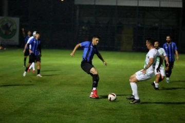 Karacabey Belediyespor Kırşehir FSK'yı  3-0 yendi