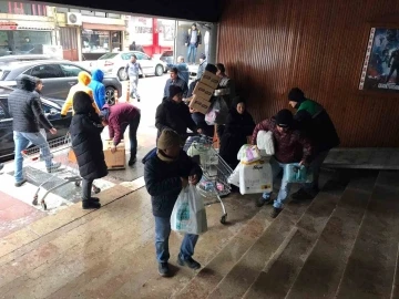 Karacabey, deprem bölgesine yardım için seferber oldu