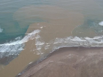 Karadeniz çamura büründü