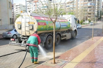 Karaköprü’de çamurlu yollar temizleniyor
