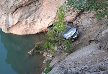 Karaman’da kamyonet Göksu Nehrine uçtu: 1 ölü, 1 yaralı
