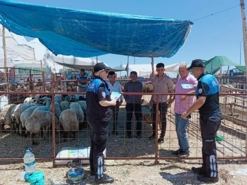 Karaman’da kurban pazarında broşürlü sahte para uyarısı
