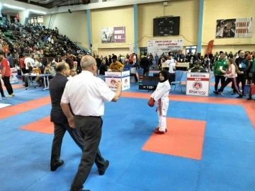 Karate Şampiyonası’nda skandal hakem kararı
