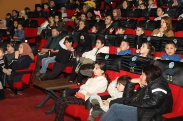 Karne heyecanı yaşayan minikler film gösteriminde buluştu
