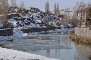 Kars Çayı’nın buzları çözüldü
